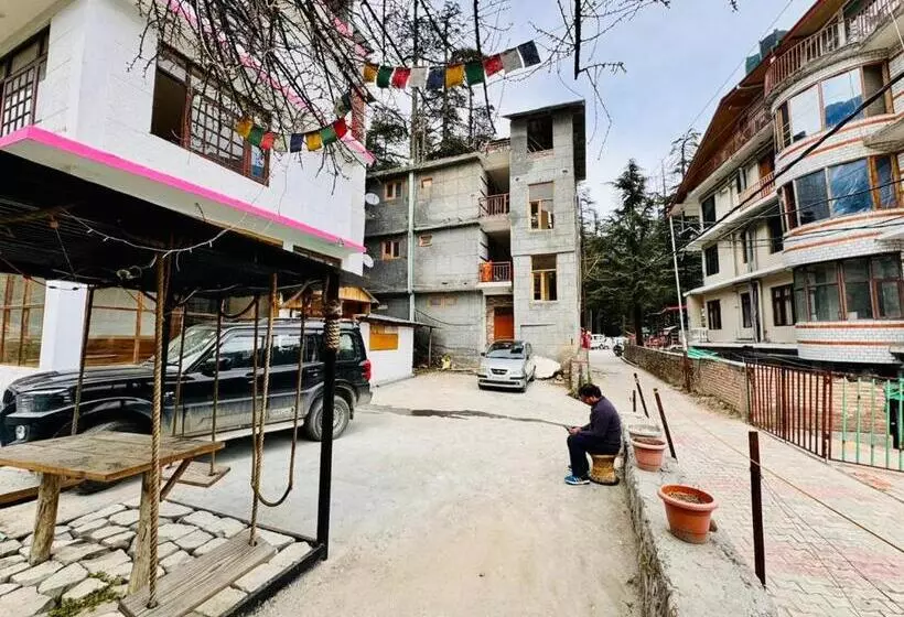 هتل Suraj Retreat Inn