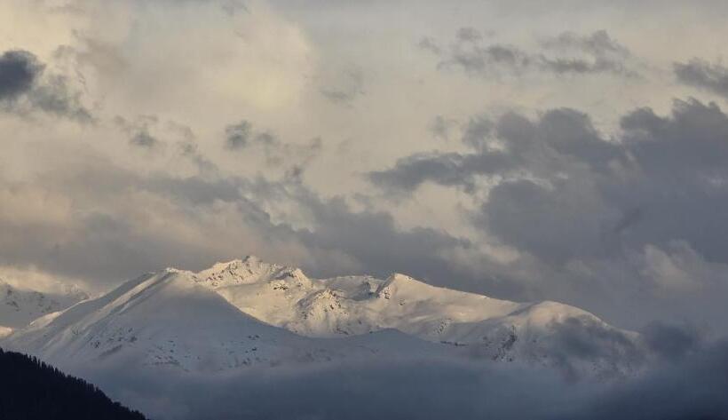 בית מלון כפרי Suraj Retreat Inn