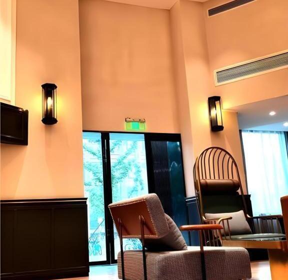 Premier City Comfort Hotel Wuhan Yellow Crane Shouyi Road Metro Station