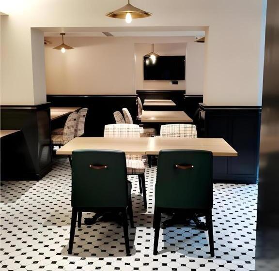 Premier City Comfort Hotel Wuhan Yellow Crane Shouyi Road Metro Station