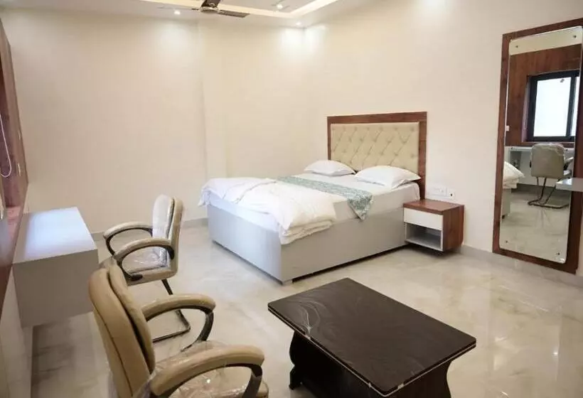 Hotelli Aastha & Banquets
