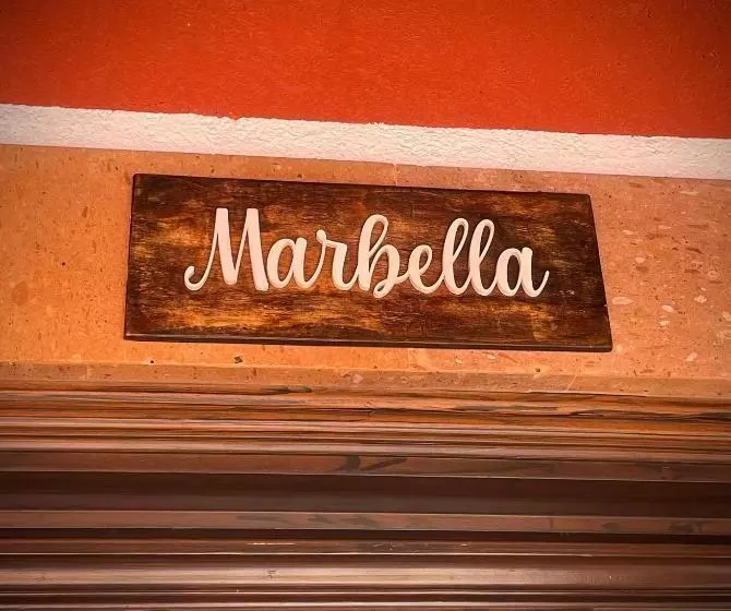 ホテル La Casa Roja