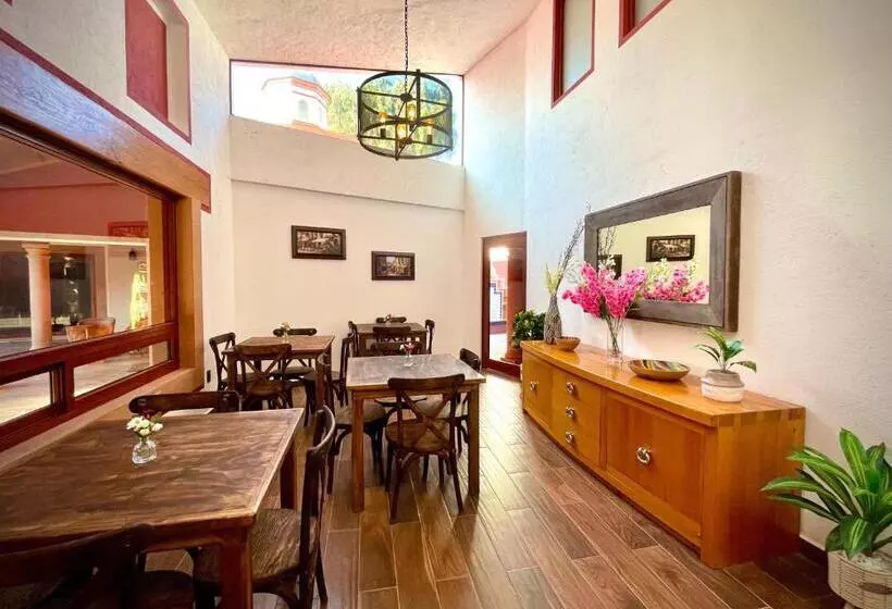 ホテル La Casa Roja