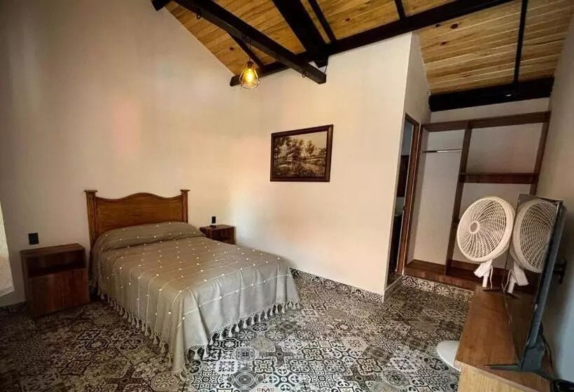 ホテル La Casa Roja