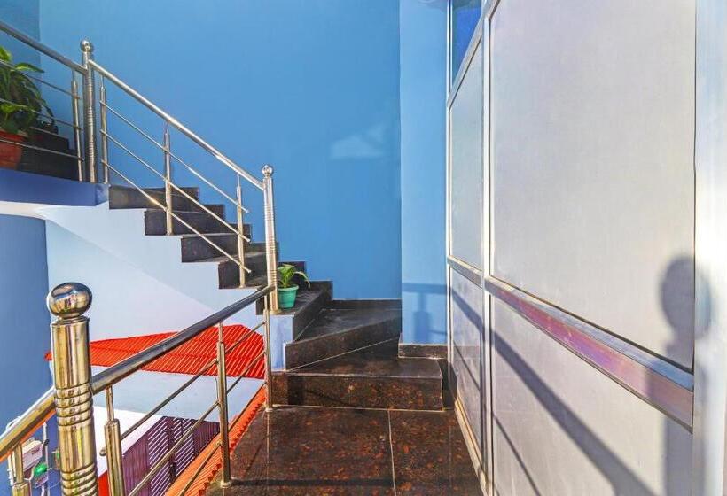 Отель Oyo Hari Leela Home Stay