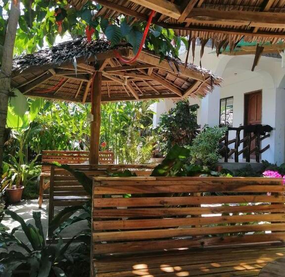 פנסיון Dhadas Place