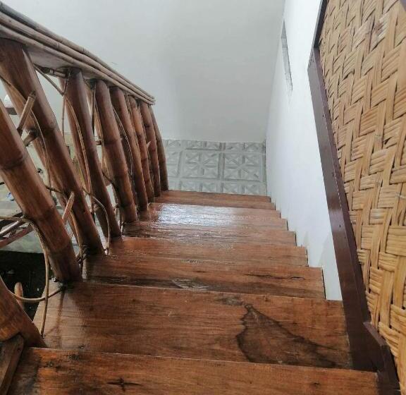 פנסיון Dhadas Place