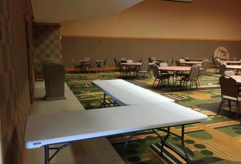 ホテル Best Western Plus Rose City Conference Center Inn