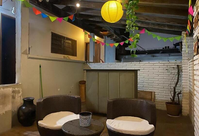 تختخواب و صبحانه Villa Morra House Iii