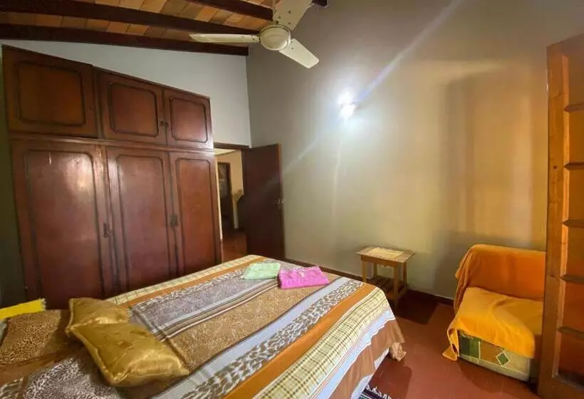 تختخواب و صبحانه Villa Morra House Iii