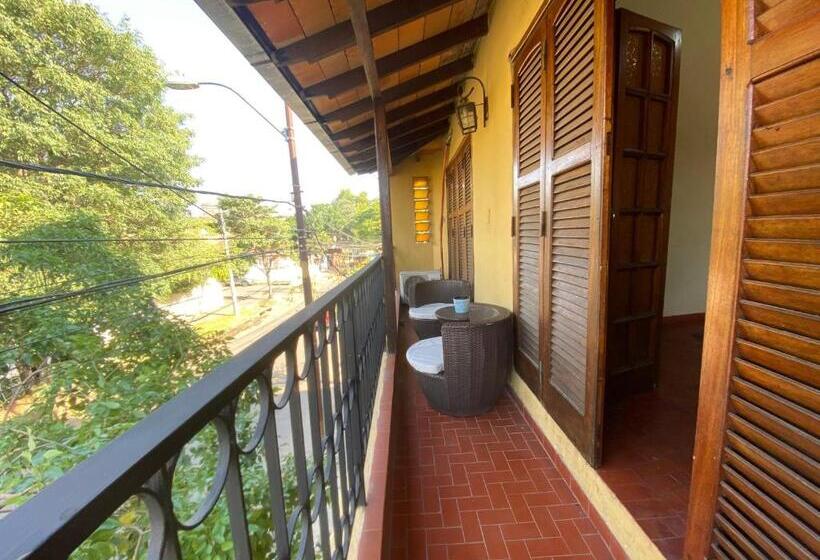 تختخواب و صبحانه Villa Morra House Iii