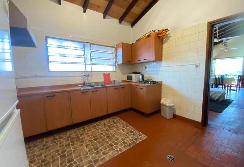 تختخواب و صبحانه Villa Morra House Iii