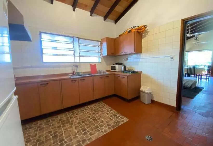 تختخواب و صبحانه Villa Morra House Iii