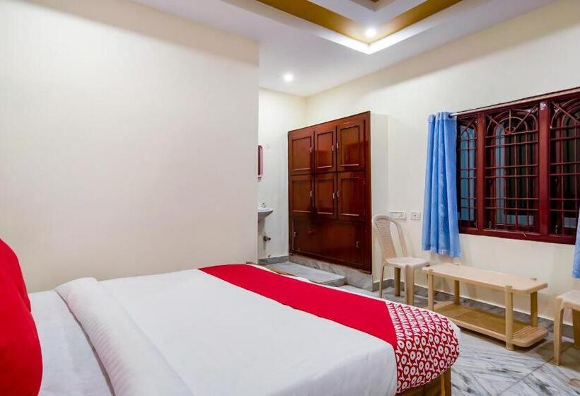 בית מלון כפרי Oyo Rushikonda Grand