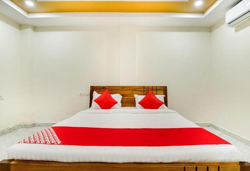 בית מלון כפרי Oyo Rushikonda Grand