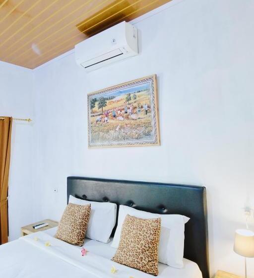 ペンション The Banana House