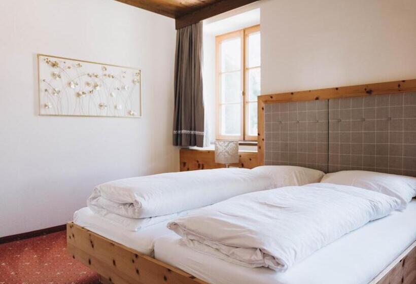 Retkeilymaja Gasthof Post