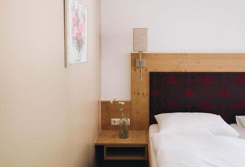 Retkeilymaja Gasthof Post