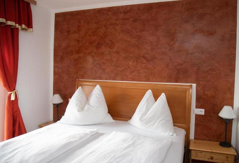 הוסטל Gasthof Tauser