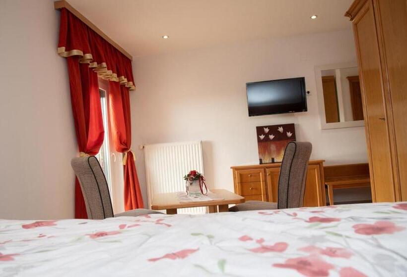 הוסטל Gasthof Tauser