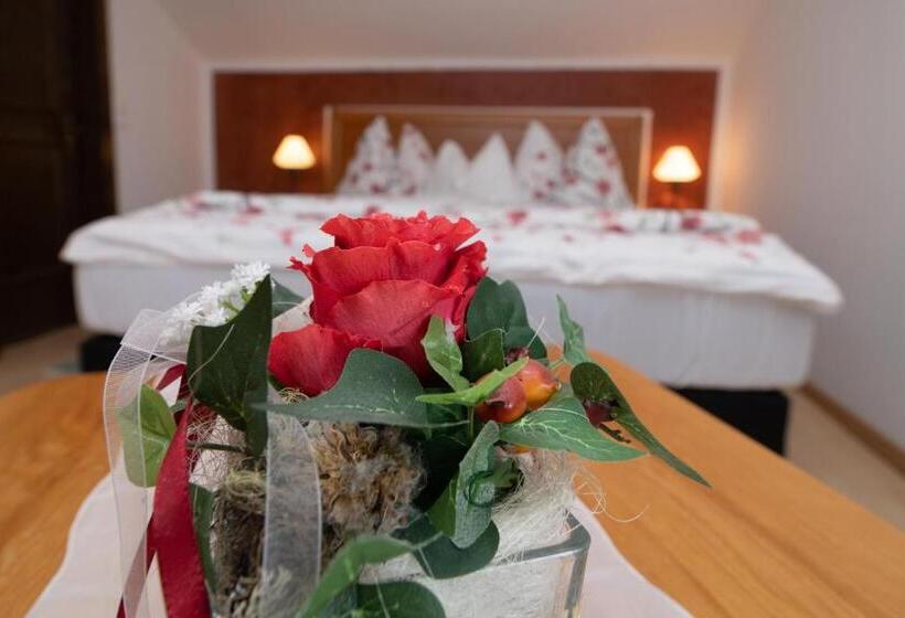 הוסטל Gasthof Tauser