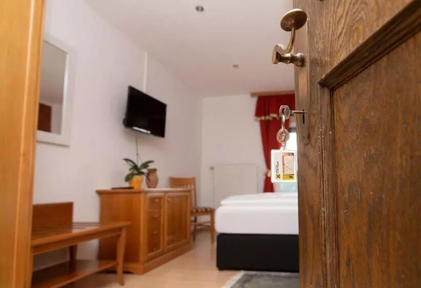 Retkeilymaja Gasthof Tauser