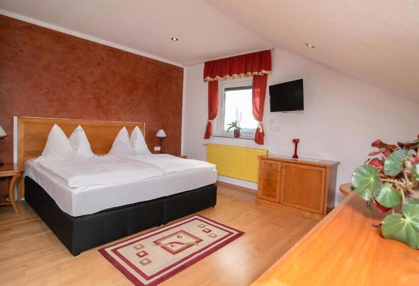 הוסטל Gasthof Tauser