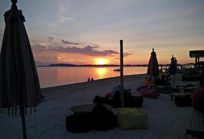 Пансион Living Asia Sunset Resort