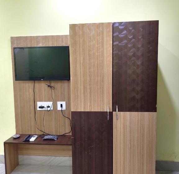 Sashi Puri Near Golden Sea Beach And Temple Fully Air Conditioned Hotel With Parking Facility, Bes