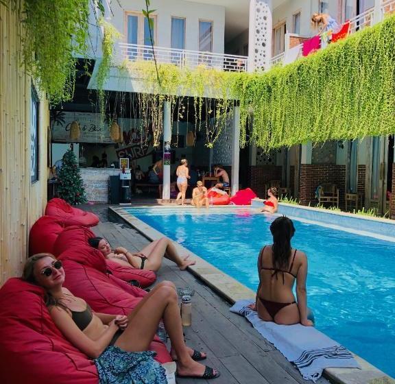 ユースホステル Mojosurf Camp Canggu