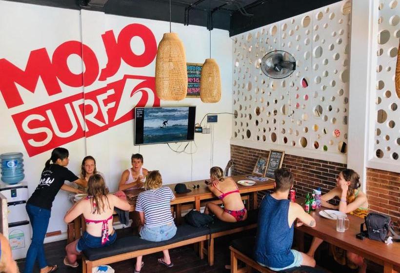 ユースホステル Mojosurf Camp Canggu