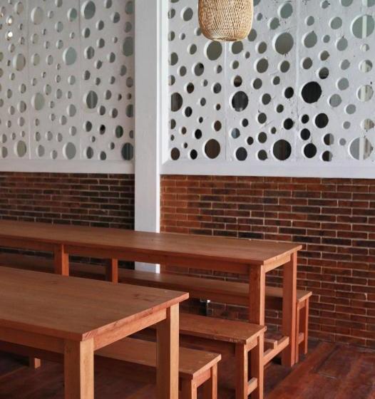 ユースホステル Mojosurf Camp Canggu