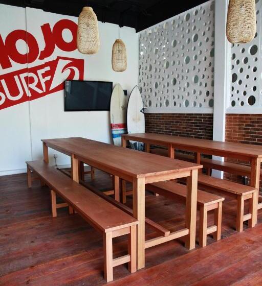 ユースホステル Mojosurf Camp Canggu
