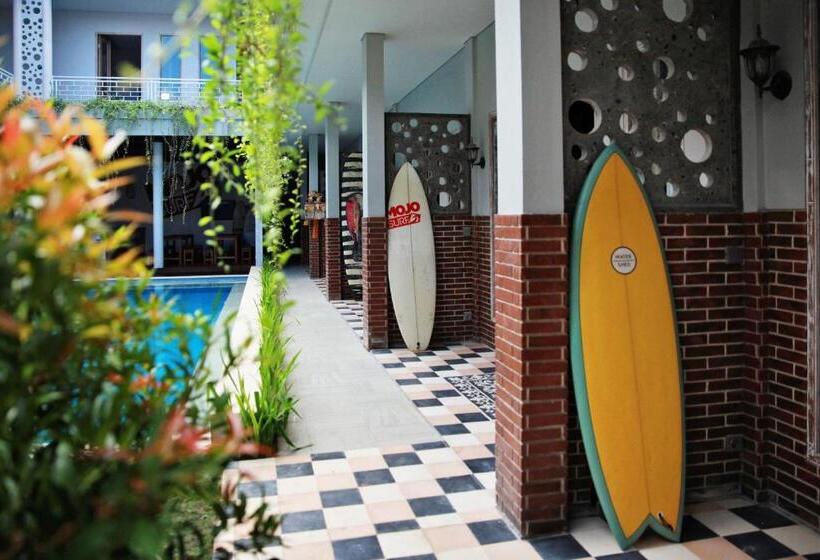 ユースホステル Mojosurf Camp Canggu
