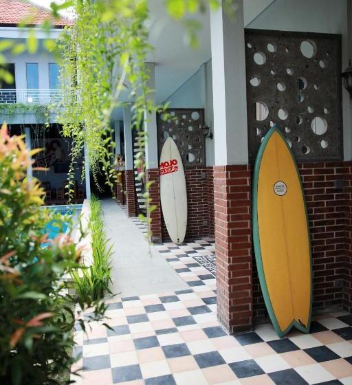 ユースホステル Mojosurf Camp Canggu