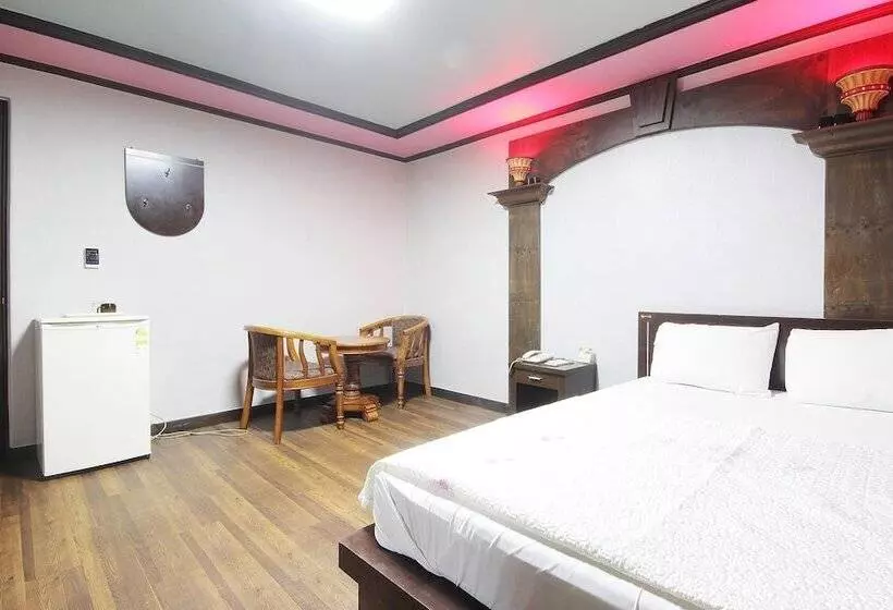 Sky Motel