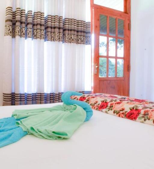 Pensão Sheli S Nest   Ella