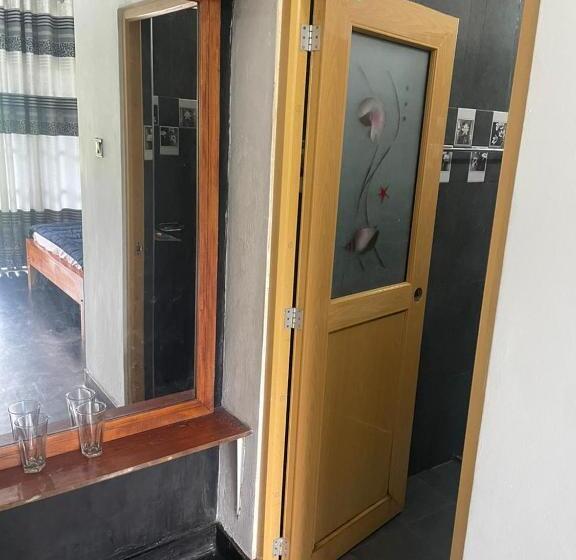 Pensão Sheli S Nest   Ella