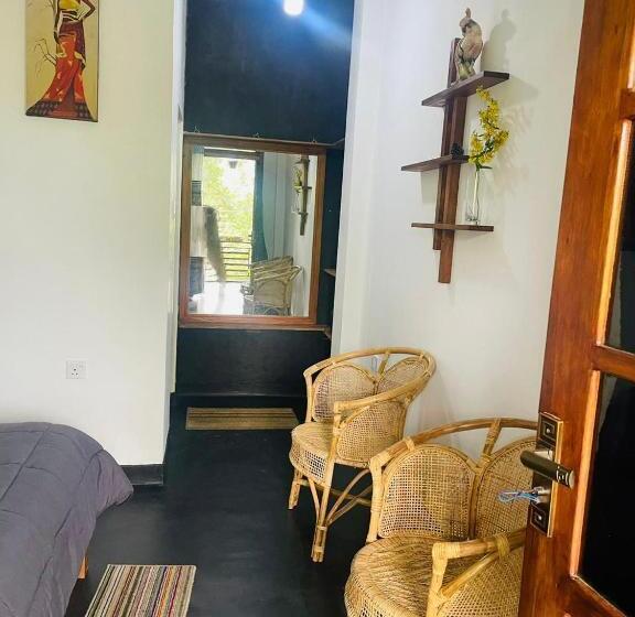 Pensão Sheli S Nest   Ella