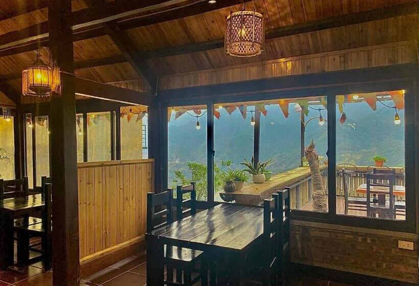 تختخواب و صبحانه Daun Pisang Homestay & Restaurant View Fanxipan