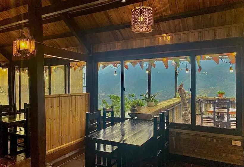 تختخواب و صبحانه Daun Pisang Homestay & Restaurant View Fanxipan