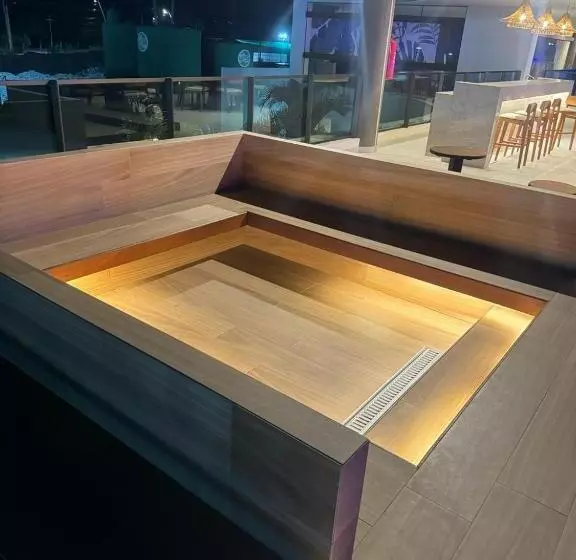 Makia Beach Experience