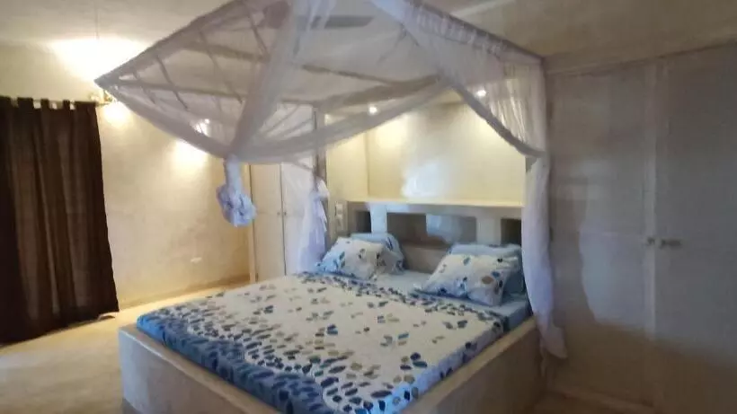 تختخواب و صبحانه Ocean Zuri Villa