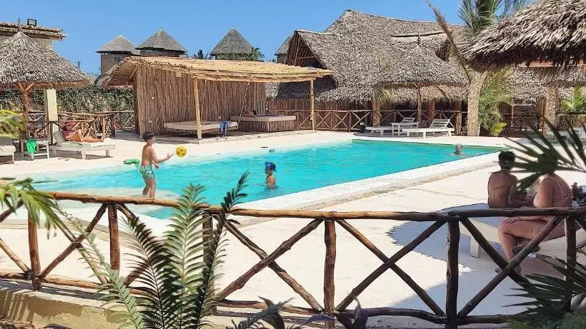تختخواب و صبحانه Ocean Zuri Villa