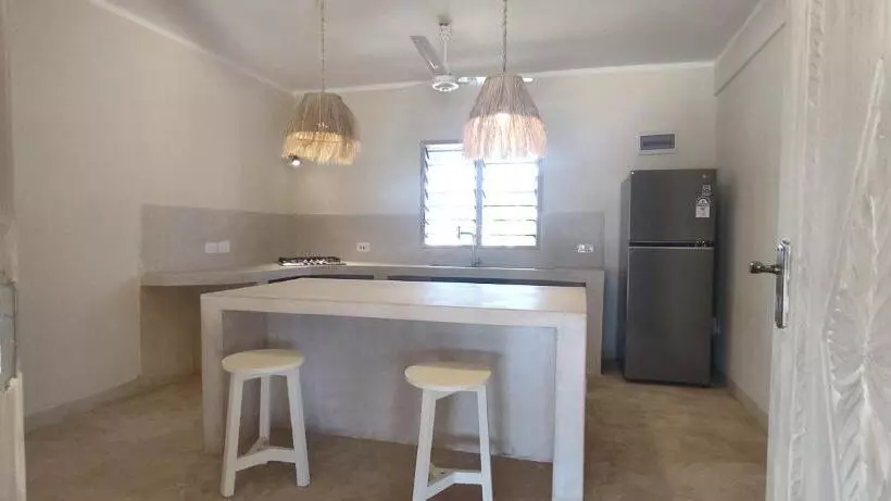 تختخواب و صبحانه Ocean Zuri Villa