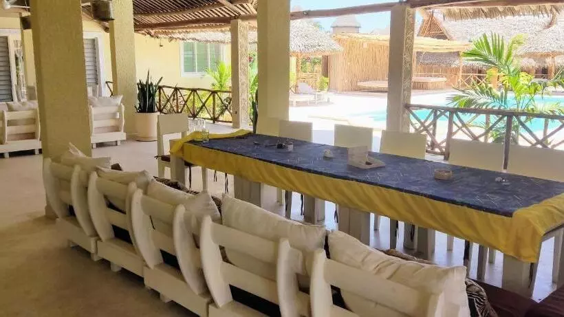 تختخواب و صبحانه Ocean Zuri Villa