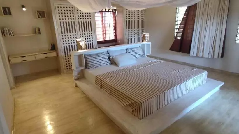 تختخواب و صبحانه Ocean Zuri Villa