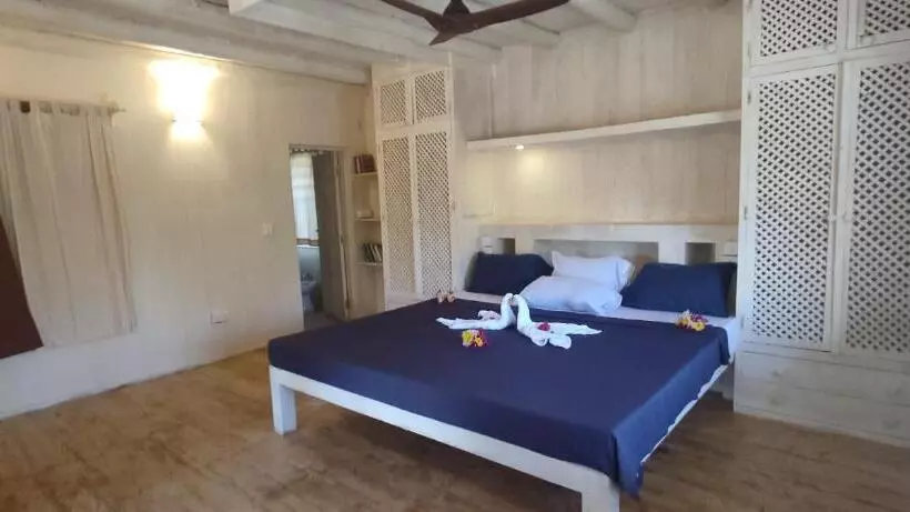 تختخواب و صبحانه Ocean Zuri Villa