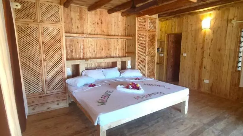 تختخواب و صبحانه Ocean Zuri Villa