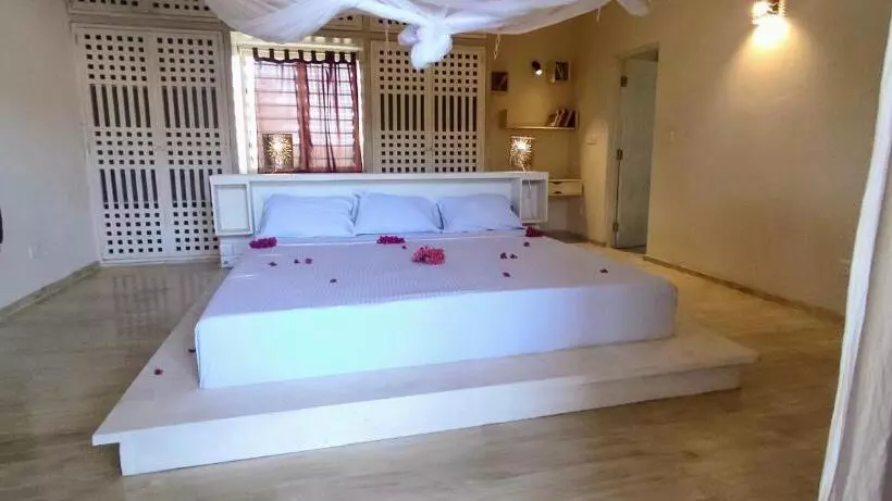 تختخواب و صبحانه Ocean Zuri Villa
